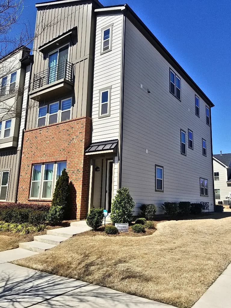 End-unit townhome exterior in the North End neighbourhood of Charlotte